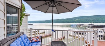 Lake House | Walking Distance to Town | Sleeps 10