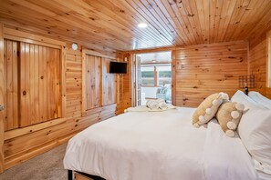 4 bedrooms, iron/ironing board, travel crib, WiFi