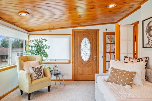 Lake House | Walking Distance to Town | Sleeps 10