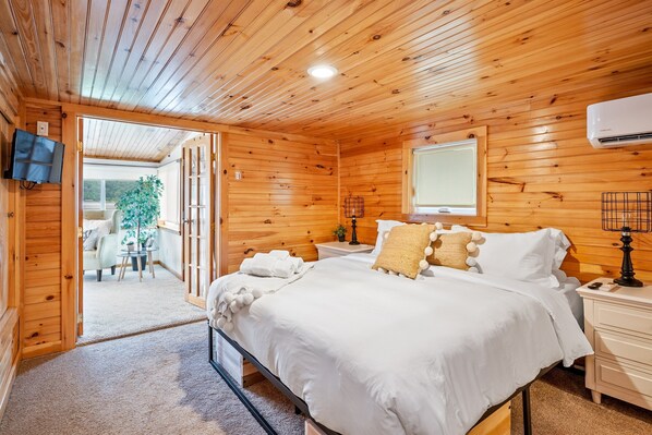 4 bedrooms, iron/ironing board, travel crib, WiFi