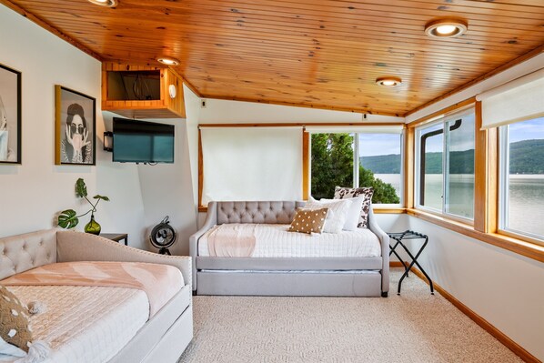 4 bedrooms, iron/ironing board, travel cot, WiFi