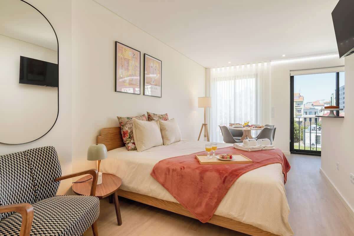 5 slaapkamers, een bureau, een strijkplank/strijkijzer, gratis wifi