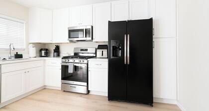 Modern 4-Bedroom Getaway – Close to Las Vegas Strip, LV Airport, & Lake Mead