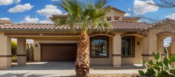 6 bedroom family house with Private pool minutes from spring training facilities