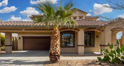 6 bedroom family house with Private pool minutes from spring training facilities