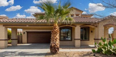 6 bedroom family house with Private pool minutes from spring training facilities