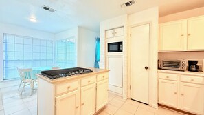 Micro-ondes, four, lave-vaisselle