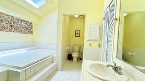 Shower, hair dryer, towels, soap - Cozy 1 Bedroom 1 Bath Home with WiFi, AC, Full Kitchen near Energy Corridor (Houston)
