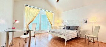 Cozy 1 Bedroom 1 Bath Home with WiFi, AC, Full Kitchen near Energy Corridor