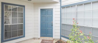 Cozy 1 Bedroom 1 Bath Home with WiFi, AC, Full Kitchen near Energy Corridor