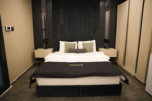 Basic Studio | Living area | 64-inch TV with digital channels, fireplace - LIMONOTTO SUIT OTEL (Mersin)