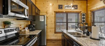 Charming Pet Friendly 3 Bedroom Chalet in Pigeon Forge with heated pool
