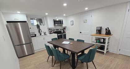 PEACEFUL TRANQUIL HAVEN PRIVATE DOUBLE ROOM 7 BY LAKE, SHOPPING, AND RESTAURANTS