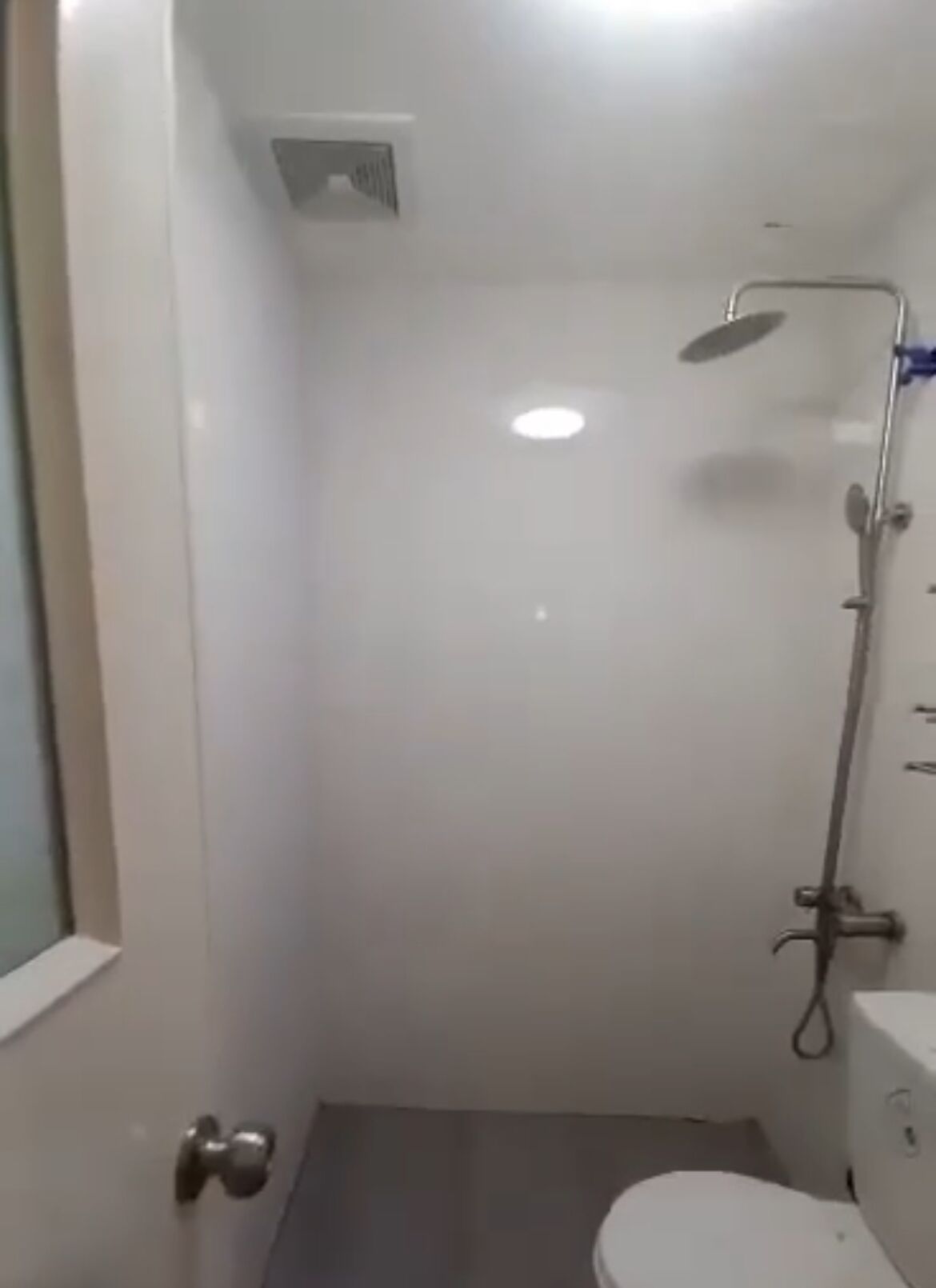 Shower, bidet, towels, soap