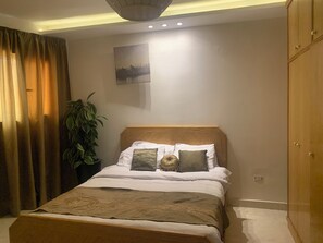 2 Schlafzimmer, Zimmersafe, Bügeleisen/Bügelbrett, WLAN