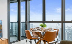 Superior Apartment, 1 Bedroom, City View | In-room dining - Facehome QWR (Brisbane)