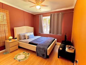 3 bedrooms, desk, free WiFi, bed sheets - West LA ~ Beach Family Home & Large Private Backyard ~ 4-Bed 3-BR 2-BA (Los Angeles)