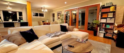 Smart TV, videogiochi, libri, videoteca