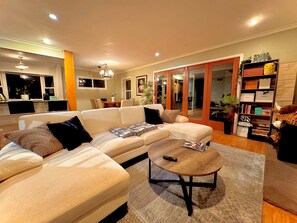 TV connectée, jeux vidéo, livres, vidéothèque