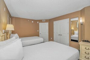 1 dormitorio, tabla de planchar con plancha, wifi y ropa de cama