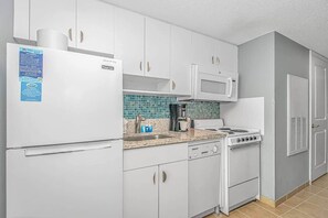 Coffee/tea maker, fridge, microwave, oven - Avista Resort on OD | Oceanfront w/ Pools! (North Myrtle Beach)