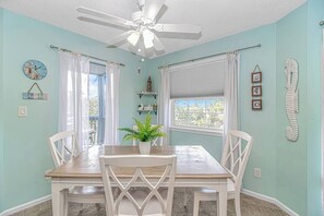 Dining - Charming Coastal Retreat in North Myrtle Beach! (North Myrtle Beach)