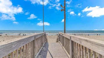 Am Strand, Liegestühle, Strandtücher