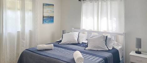 3 makuuhuonetta, silitysrauta/-lauta, ilmainen Wi-Fi, vuodevaatteet