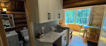 Cozy Log Cabin on Baptiste Lake