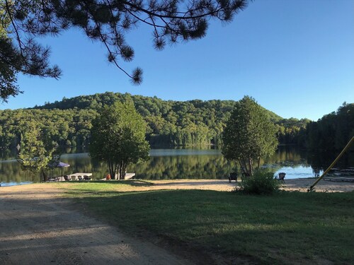 Cozy Log Cabin on Baptiste Lake