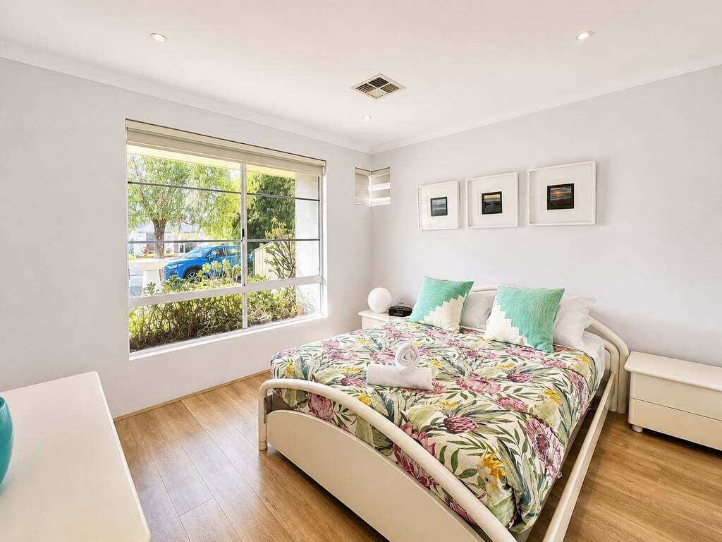 4 bedrooms, WiFi, bed sheets