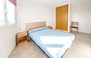 2 bedrooms, travel cot