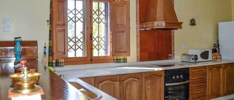 Kühlschrank, Ofen, Herdplatte, Geschirrspüler