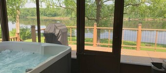 Chippewa Riverfront Retreat Sleeps 8 and Hot Tub