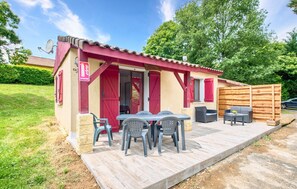 Outdoor dining - Charmante Maison à la Campagne (Saint-Crépin-et-Carluc)