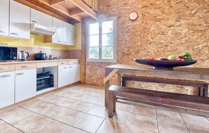 Réfrigérateur, four, plaque de cuisson, cafetière/bouilloire