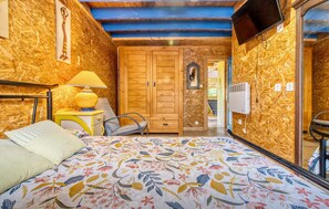 1 bedroom, travel crib, free WiFi, bed sheets