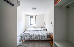 2 bedrooms, iron/ironing board, travel crib