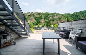 Outdoor dining - Appartement vue sur la Meuse (CHOOZ)