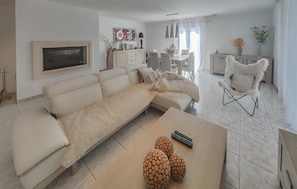 TV, table tennis - Cozy home in Cessenon sur Orb (Cessenon sur Orb)