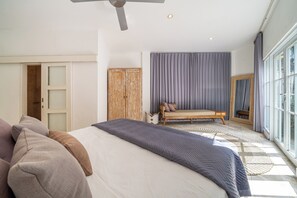 2 bedrooms, in-room safe, iron/ironing board, travel crib