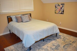 4 多间卧室、熨斗/熨衣板、WiFi、床单