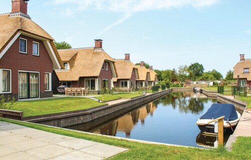 4 bedroom nice home in Idskenhuizen