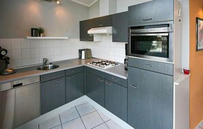 Køleskab, ovn, kogeplade, opvaskemaskine