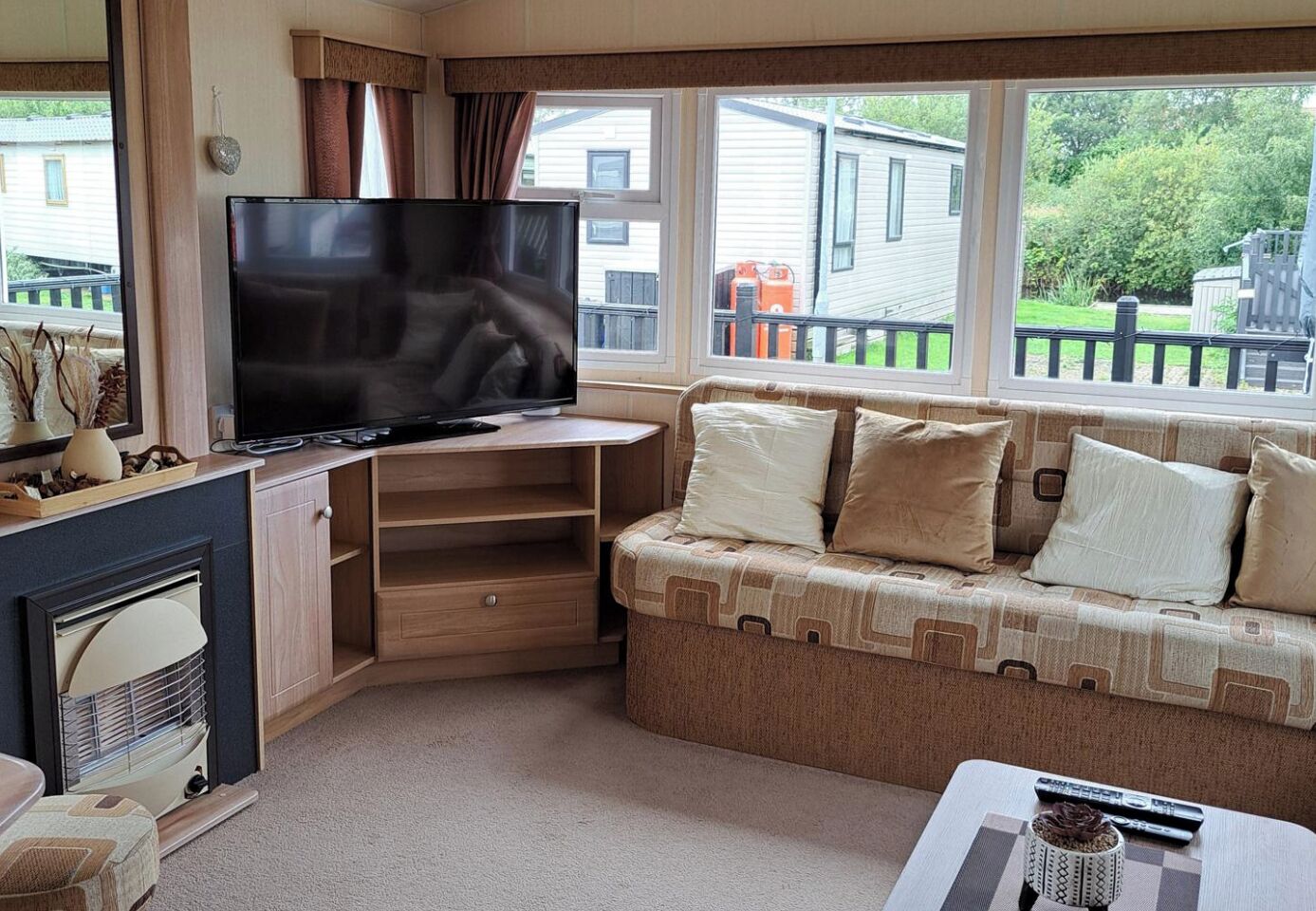TV, fireplace, stereo