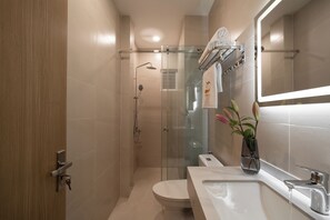 Business Double Room | Desk, laptop workspace, iron/ironing board, free WiFi - The Cozy Inn Ho Chi Minh (Ho Chi Minh City)