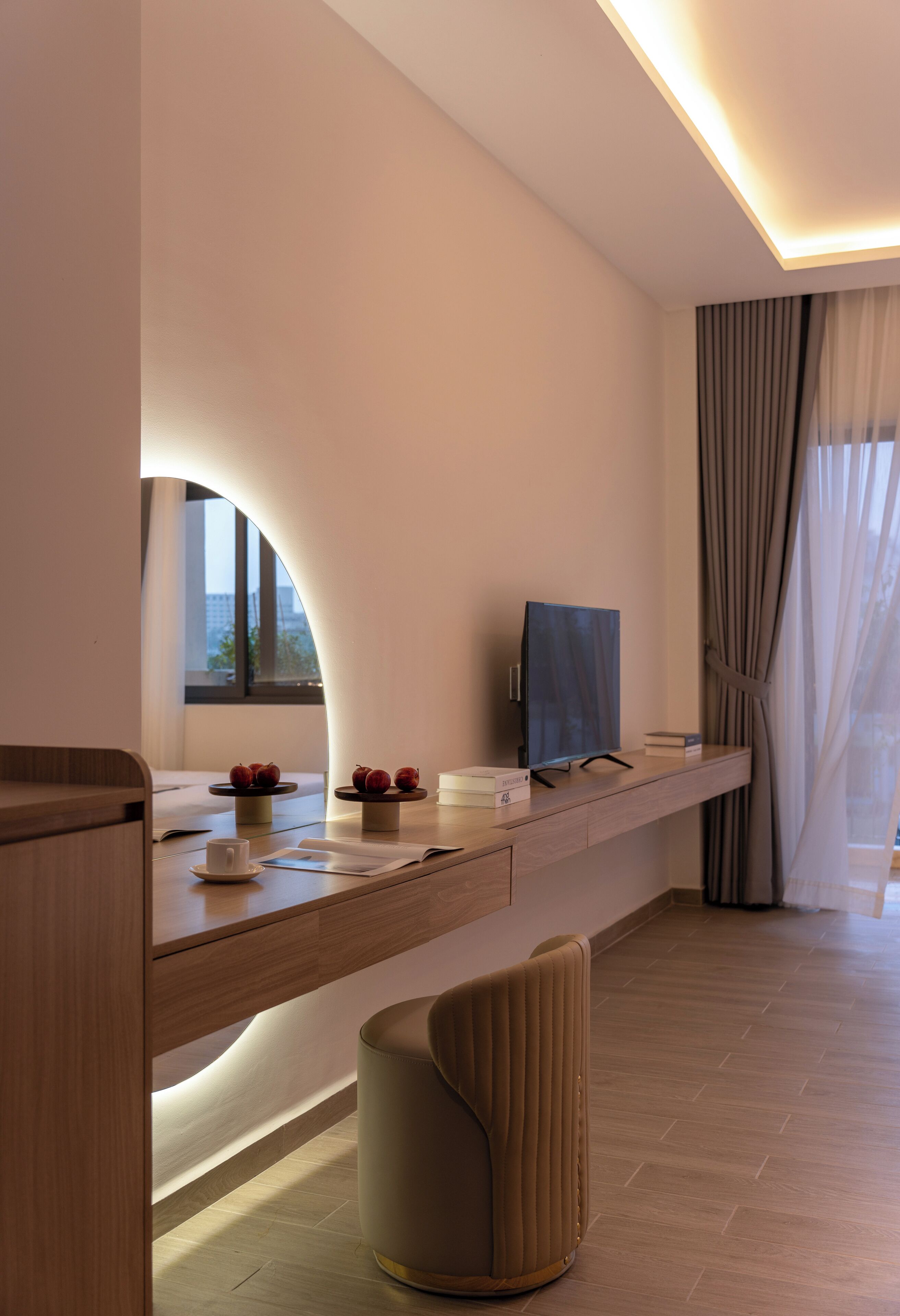 Executive Studio Suite | Desk, laptop workspace, iron/ironing board, free WiFi