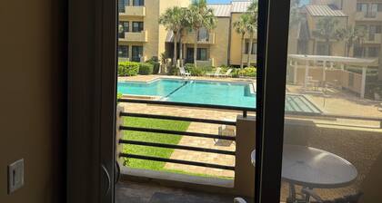 Ocean front and pool side beautiful condo for unforgettable beach holiday