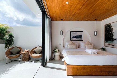 Cozy Wellness Villa- Sauna & Pools, 3 Min to Beach