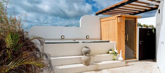 Cozy Wellness Villa- Sauna & Pools, 3 Min to Beach